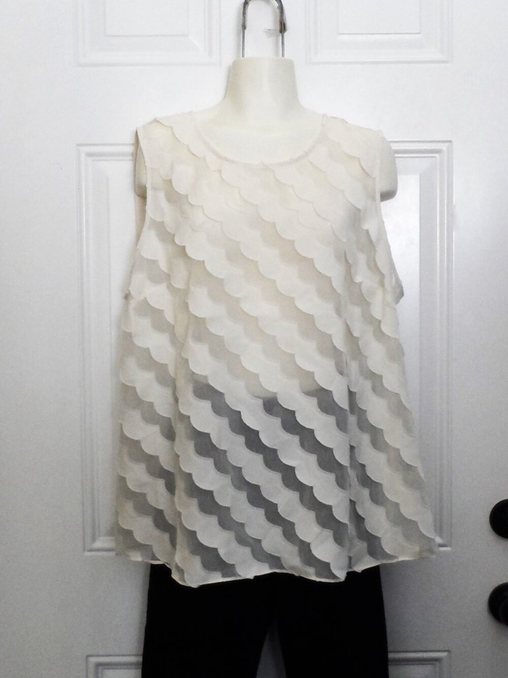 DKNY Ivory Diagonal Layers Sleeveless "Jewel Garden" size XL